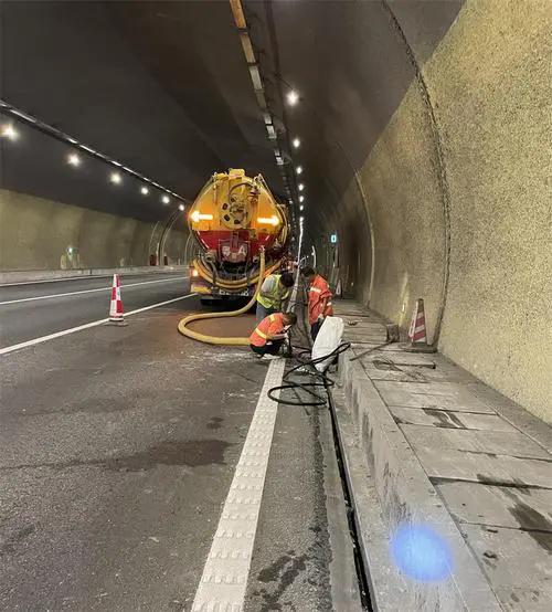 宜宾隧道排水渠清淤